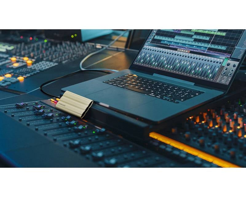 Portable T7 Shield 2TB bež eksterni SSD MU-PE2T0K